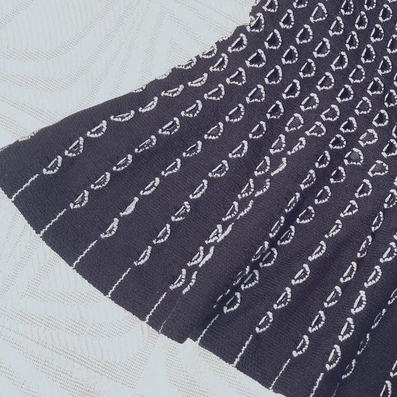 🔥HP🔥ANN TAYLOR BLACK & WHITE LINED, PATTERNED SKIRTED SLEEVELESS TOP SZ, XXSP - Picture 4 of 8